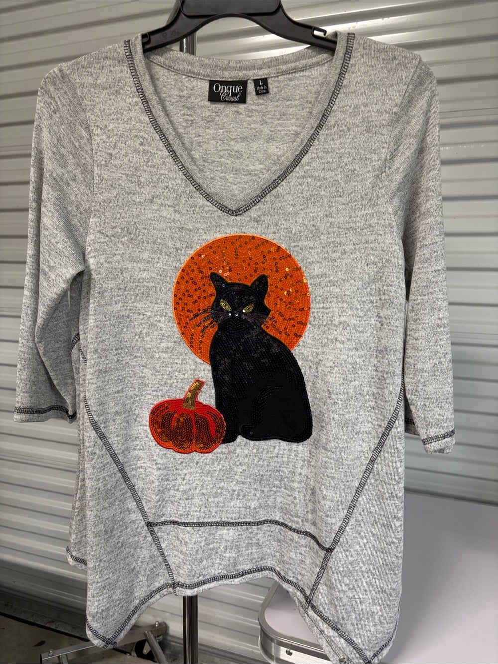 Onque Woman Gray V-Neck Top with Black Cat & Orange Pumpkin Graphic